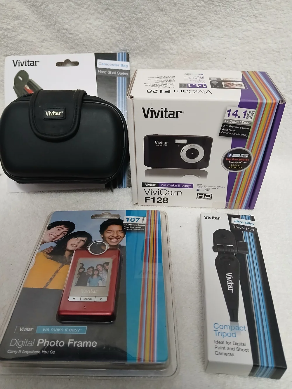 Vivitar ViviCam F128 Digital Camera/8GB SD Card/Digital Photo Frame/ Cam Case.